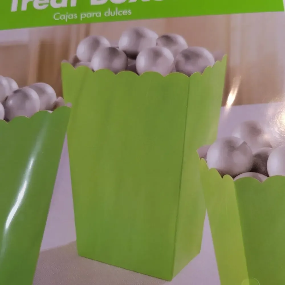 20 Green Treat Boxes for Popcorn, Candy, Party Favors - 4 Packs of 5, Birthday